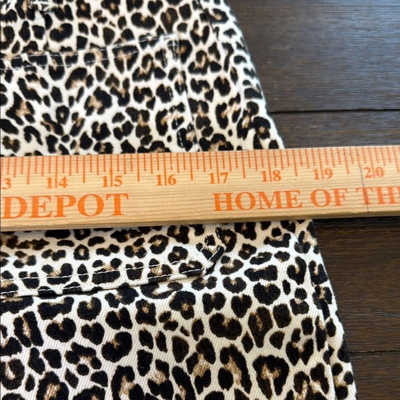 J. Crew Tall high-rise kickout jean with sailor pockets in leopard print Size 28 - Picture 8 of 13